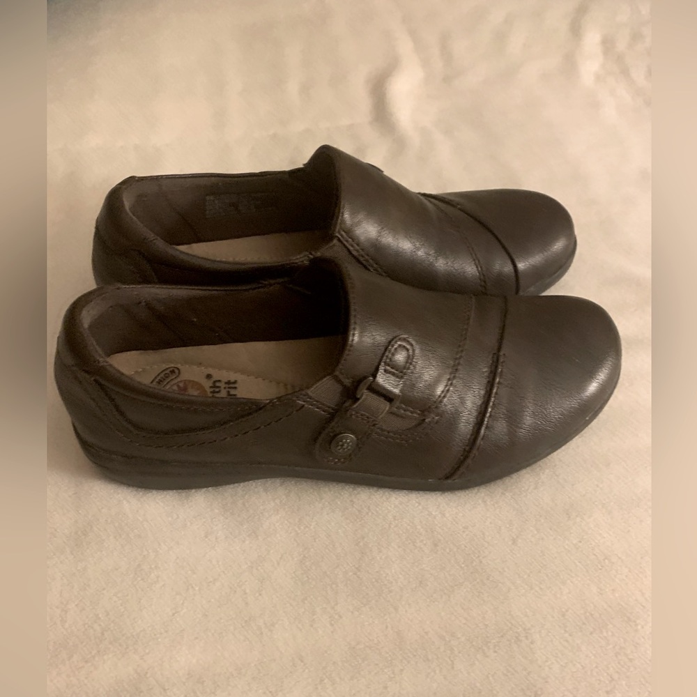 Nice pair of lightly worn slip on Sz 8M shoes